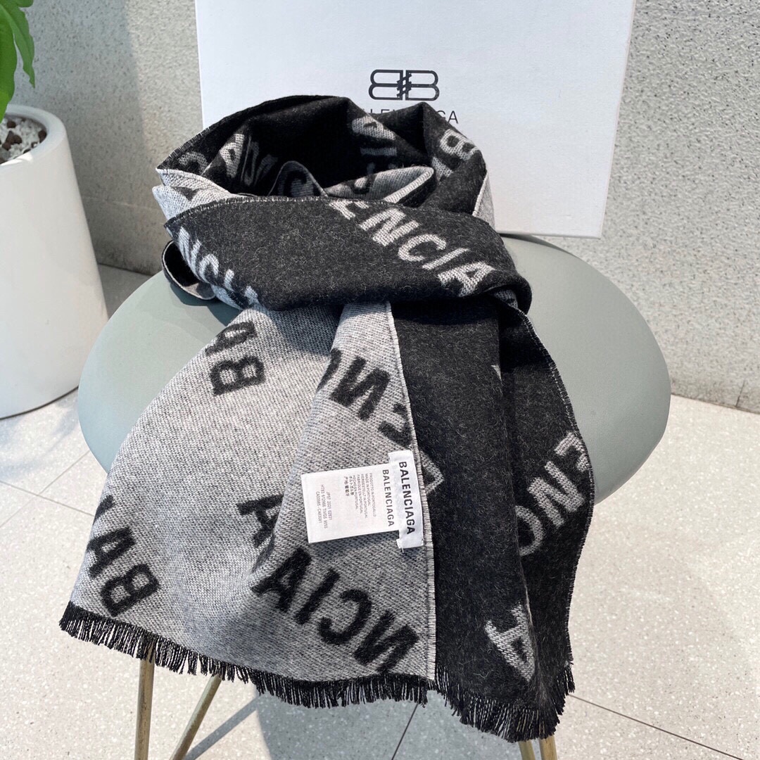 Streetwear Scarf BURBERRY 329064 size�?2*180cm - vstockx