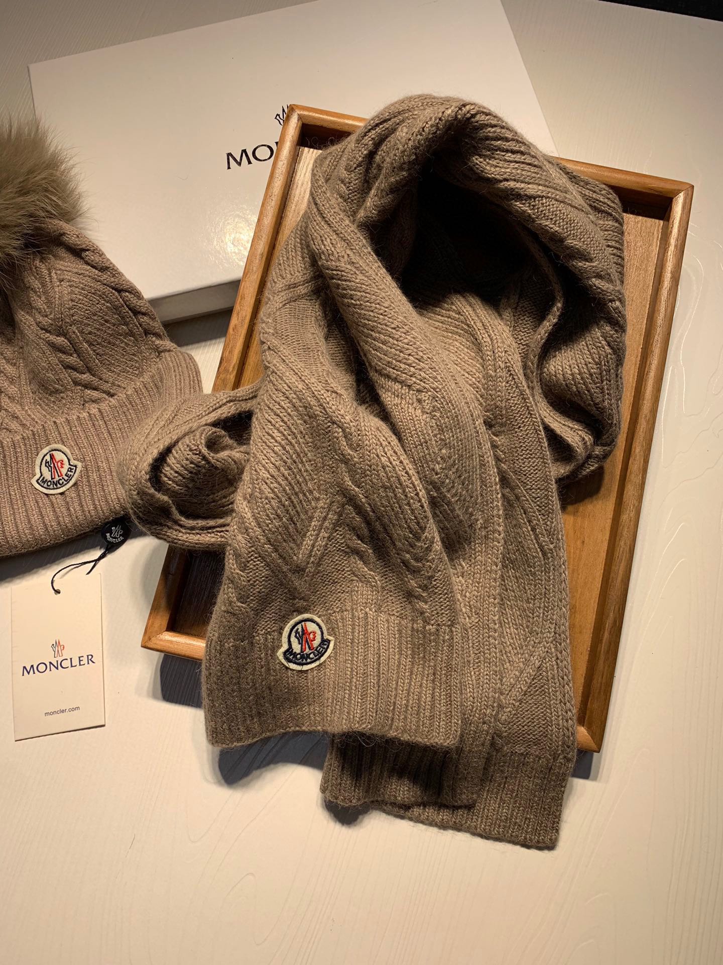 Hat & Scarf Moncler 2 - vstockx