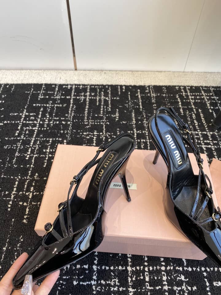 Miu Miu Patent leather slingbacks with buckles Black - vstockx