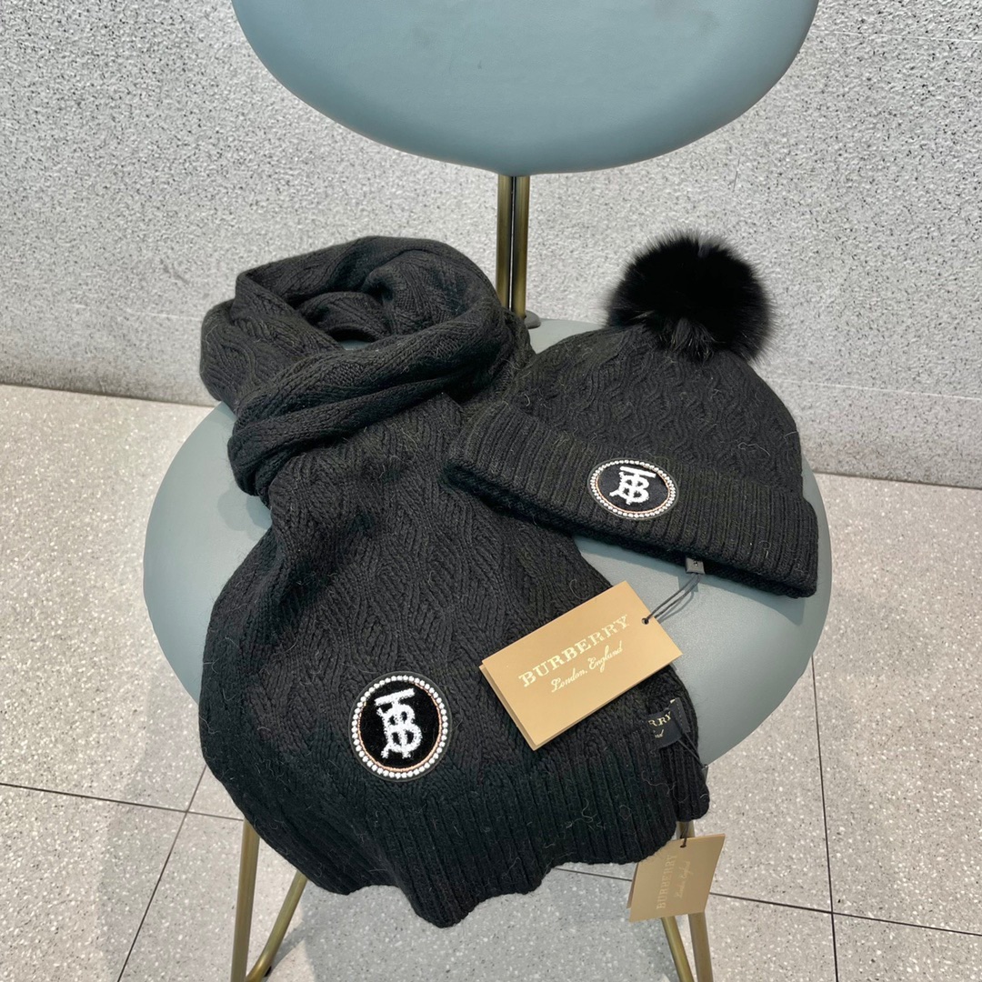 Hat & Scarf Burberry 2 - vstockx
