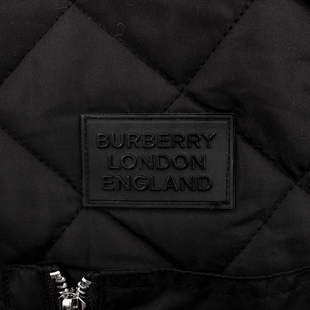 Clothes Burberry 820 - vstockx