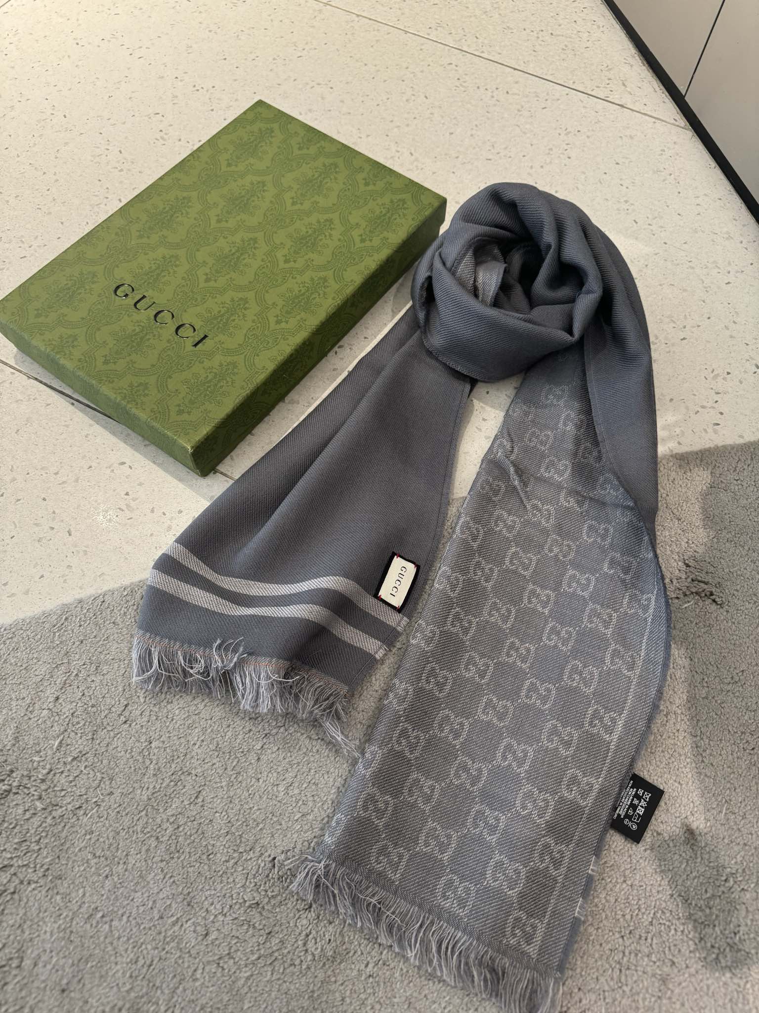 Streetwear Scarf GUCCI 328957 SIZE:55x190cm - vstockx