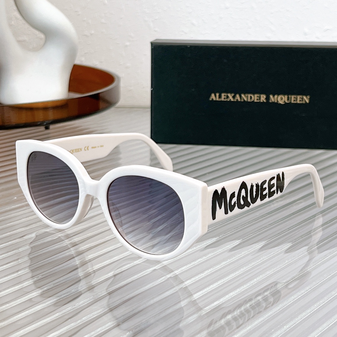 Sunglasses Alexander McQueen 0328s 2 - vstockx