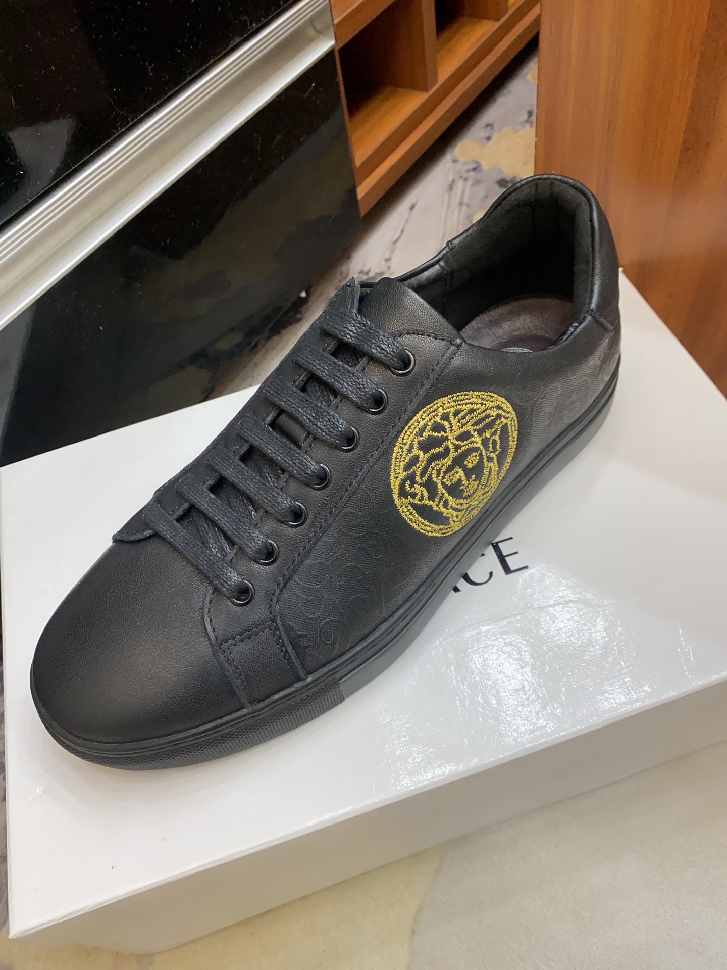 Versace Greca Sneaker 2 - vstockx