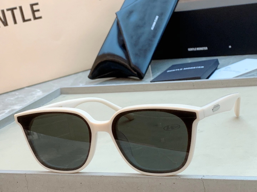Sunglasses GENTLE MONSTER Lilit 01��BR��size:68��17-149 - vstockx
