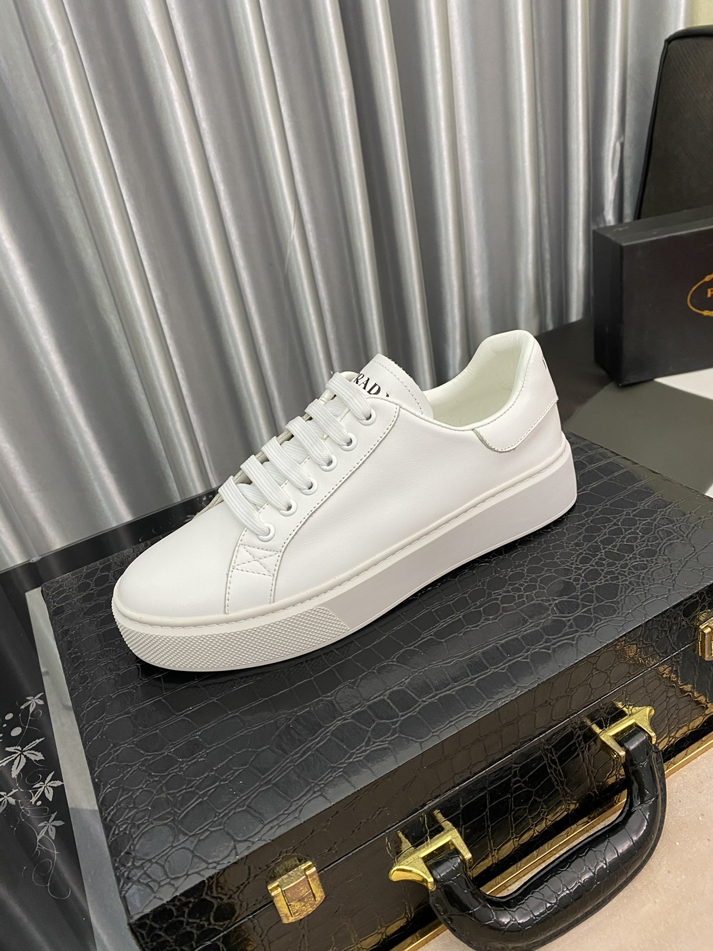Prada Macro sneaker 4 - vstockx