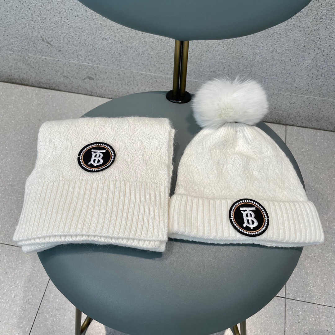 Hat & Scarf Burberry 2 - vstockx