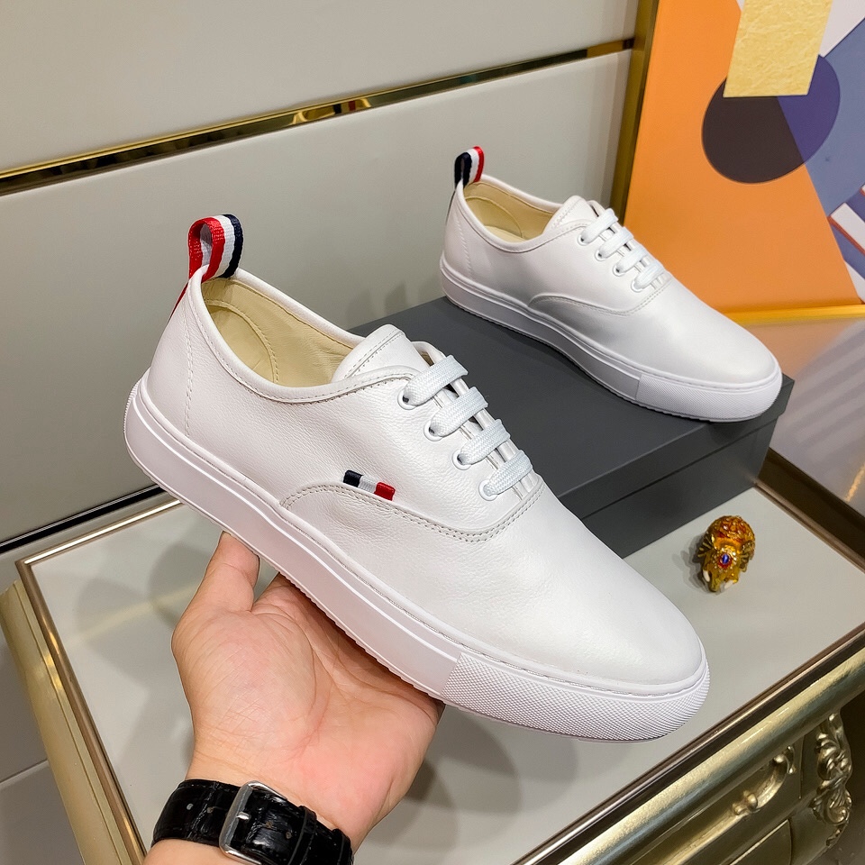 Thom Browne Low Top Sneaker 21 - vstockx