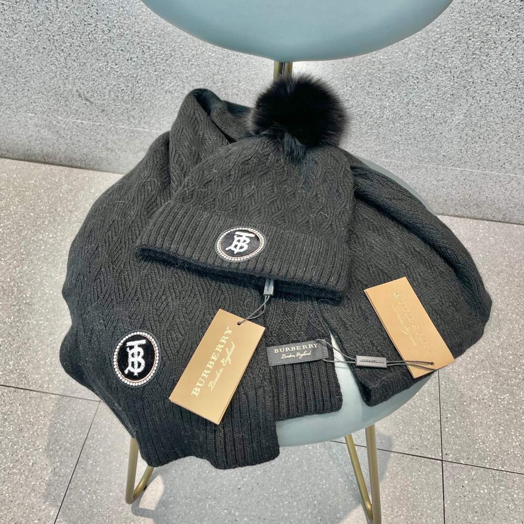 Hat & Scarf Burberry 2 - vstockx