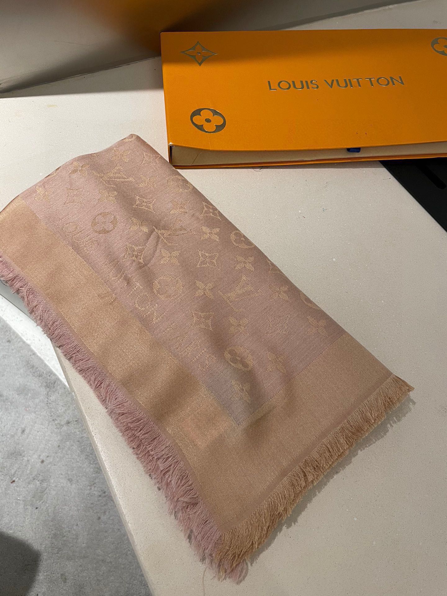 Streetwear Scarf LV 328943 SIZE:140*140cm - vstockx