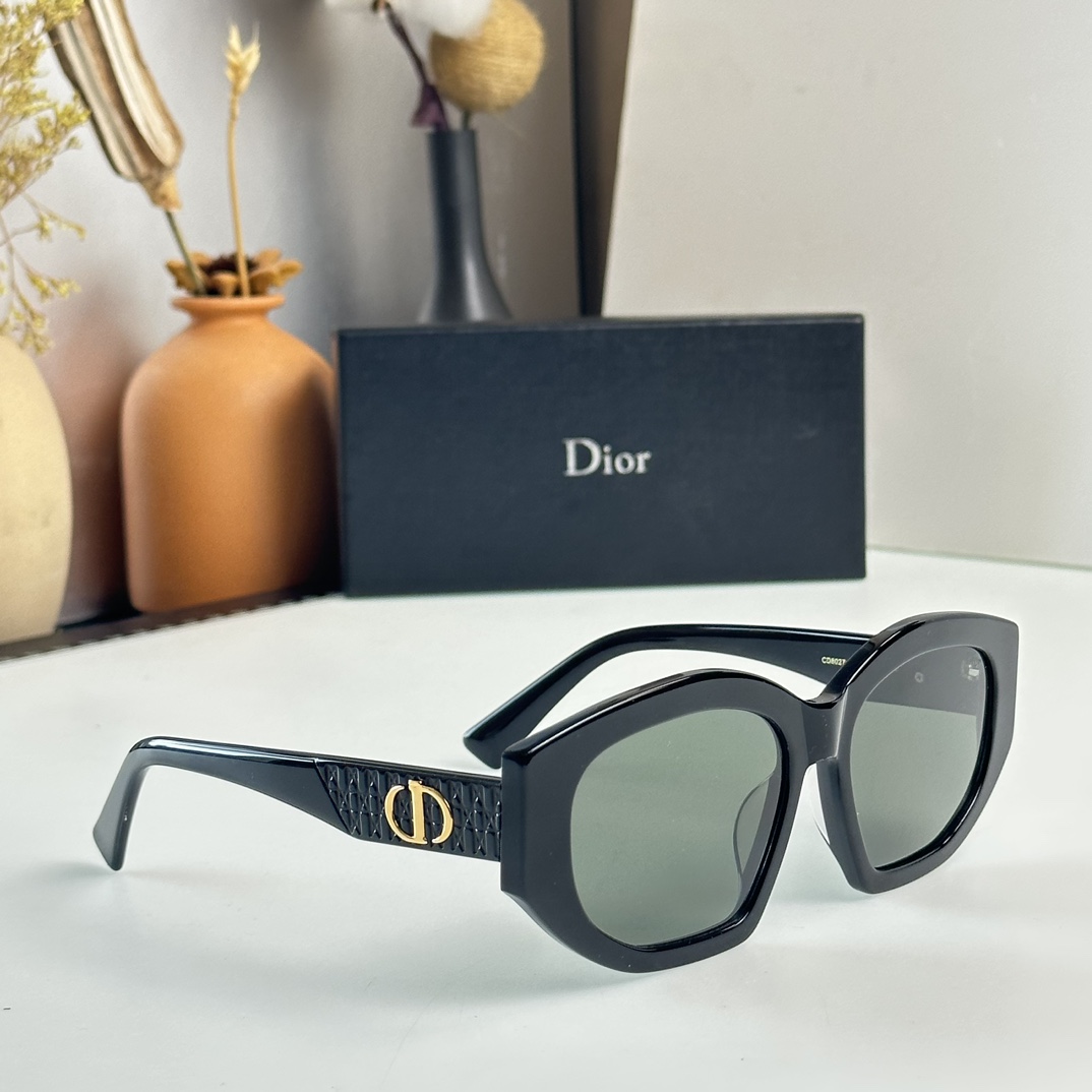 Sunglasses DIOR CD8027 - vstockx