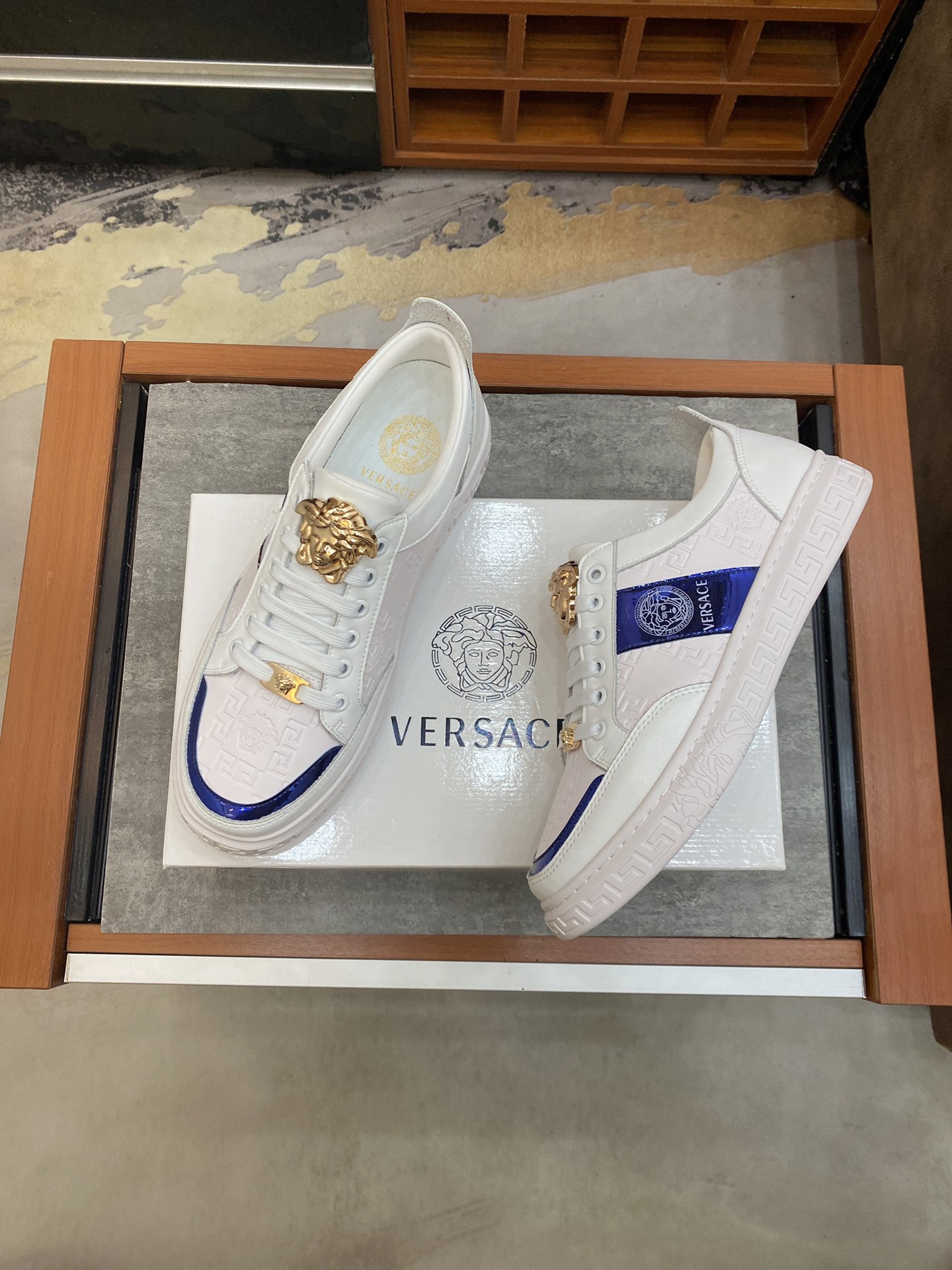 Versace Greca Sneaker 12 - vstockx