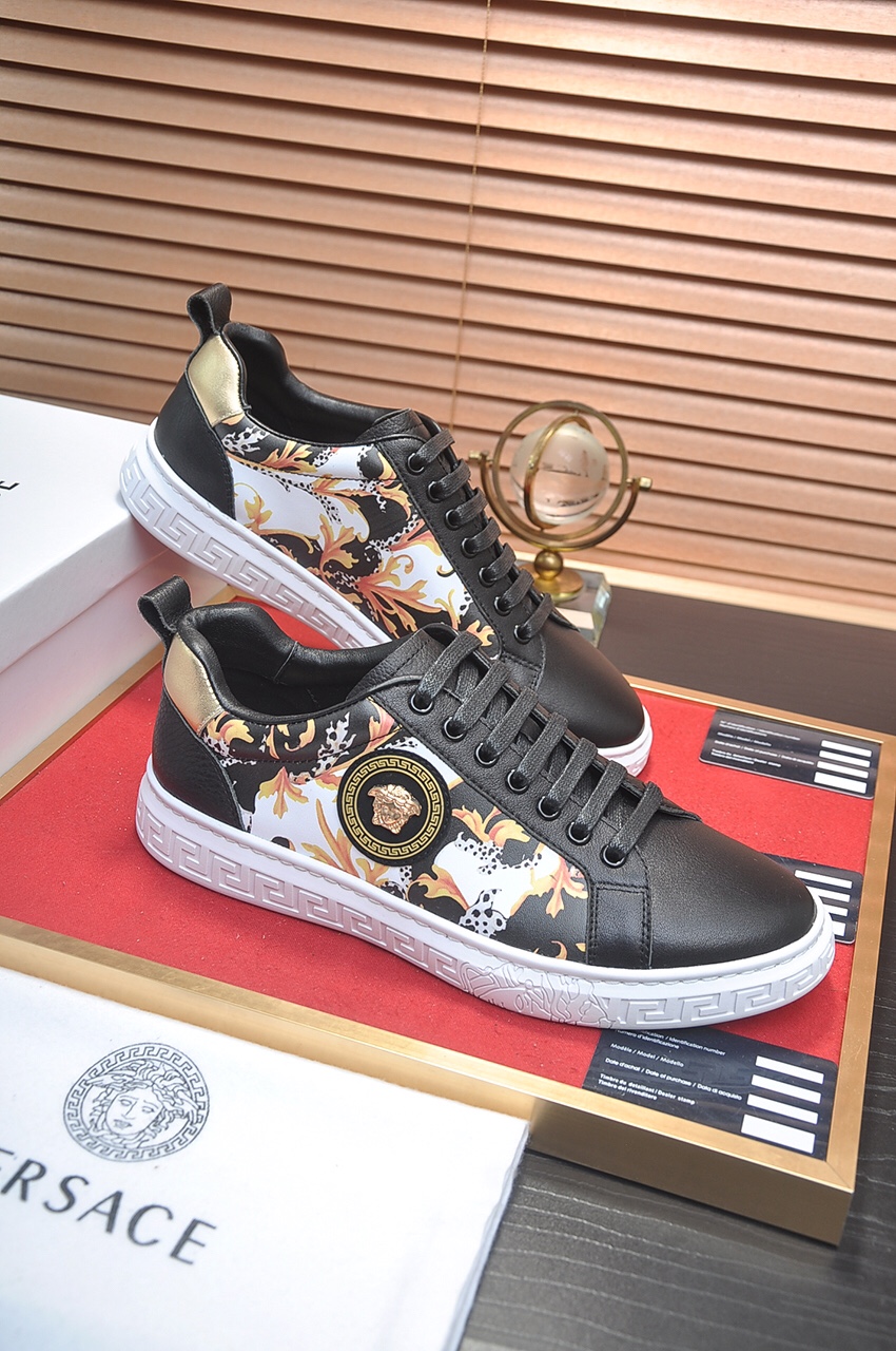 Versace Greca Sneaker 30 - vstockx