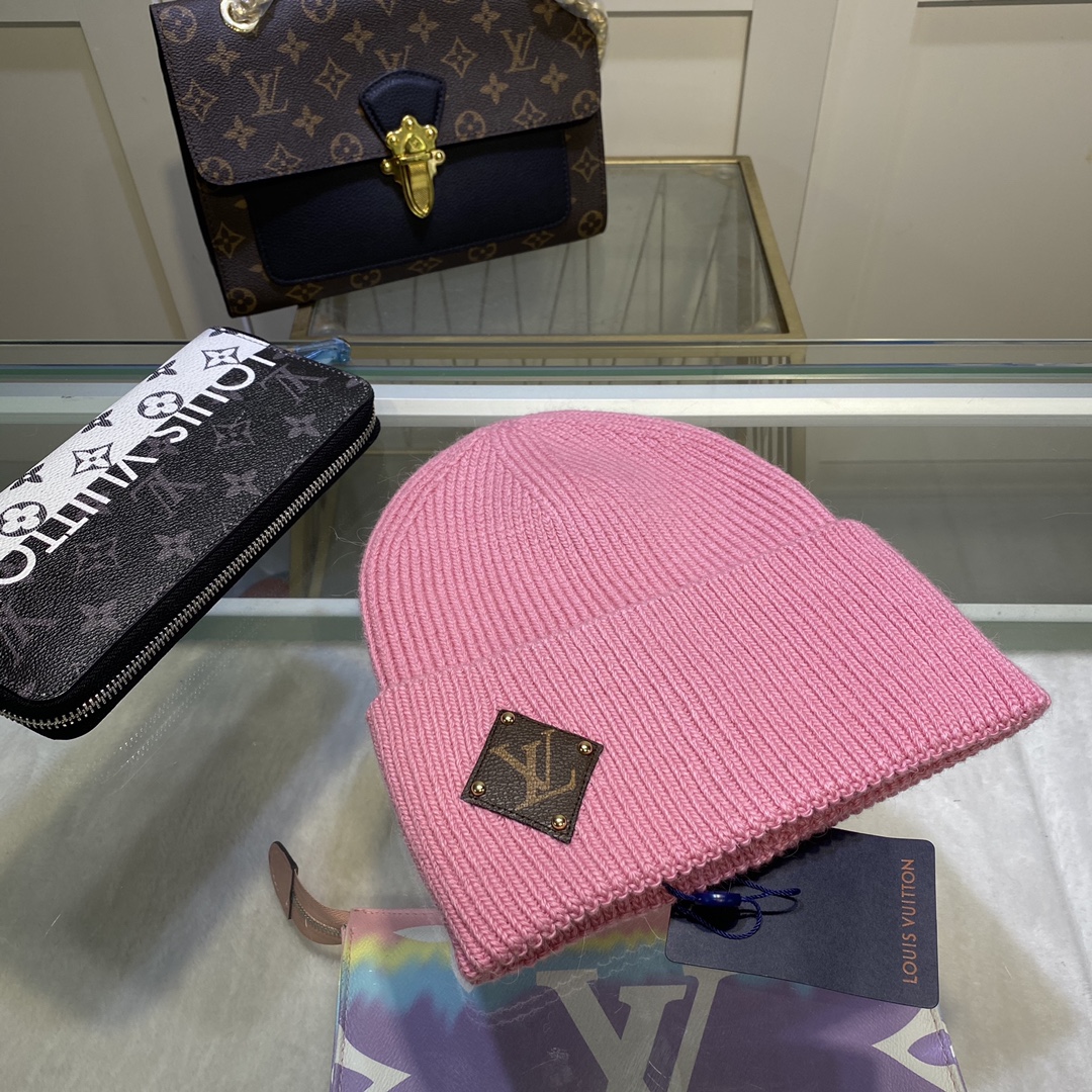 Hat & Scarf Louis Vuitton 3 - vstockx