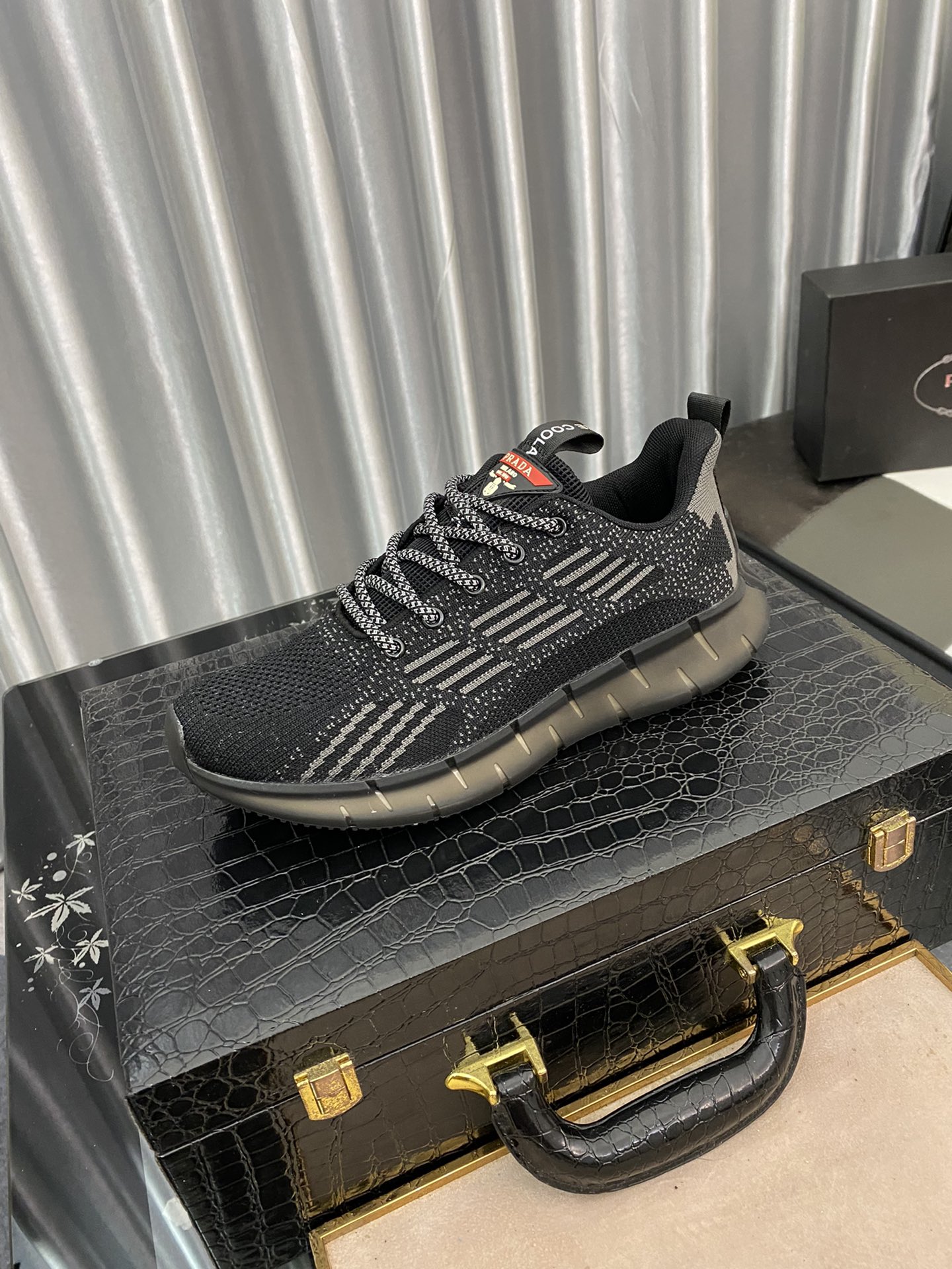 Prada Low Top sneaker 17 - vstockx