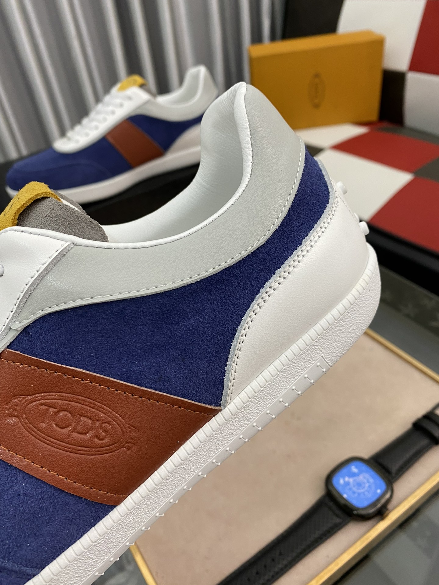 TOD'S Tabs Sneaker 3 - vstockx
