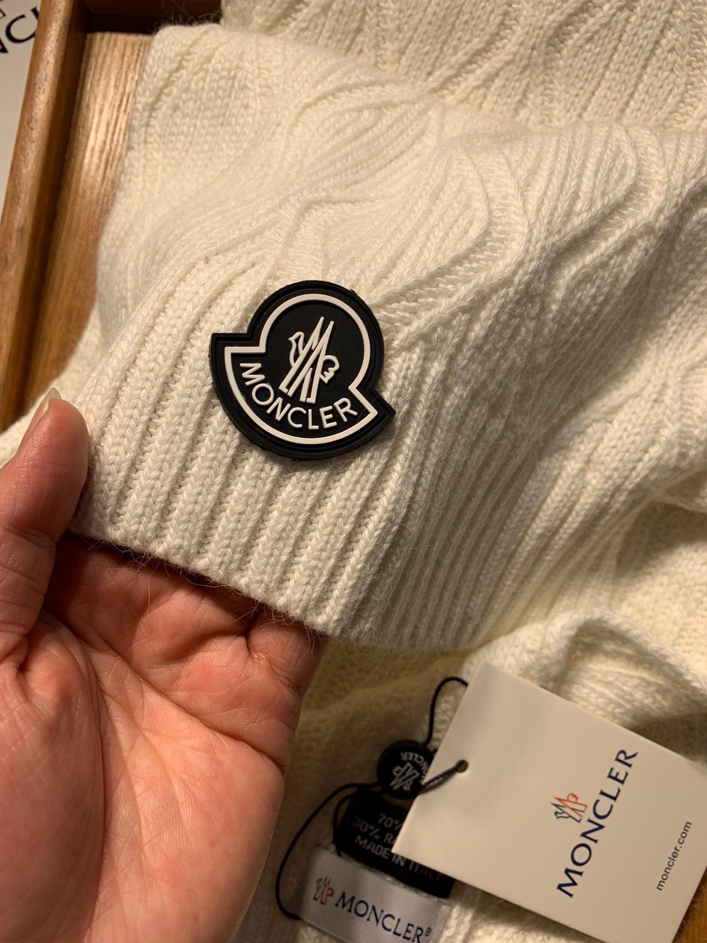 Hat & Scarf Moncler 1 - vstockx