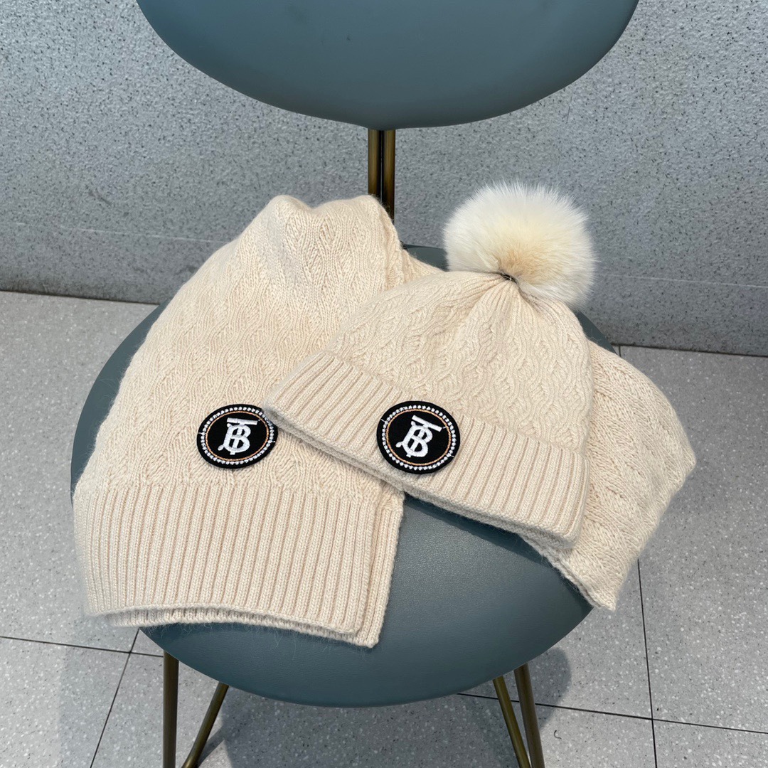 Hat & Scarf Burberry 2 - vstockx