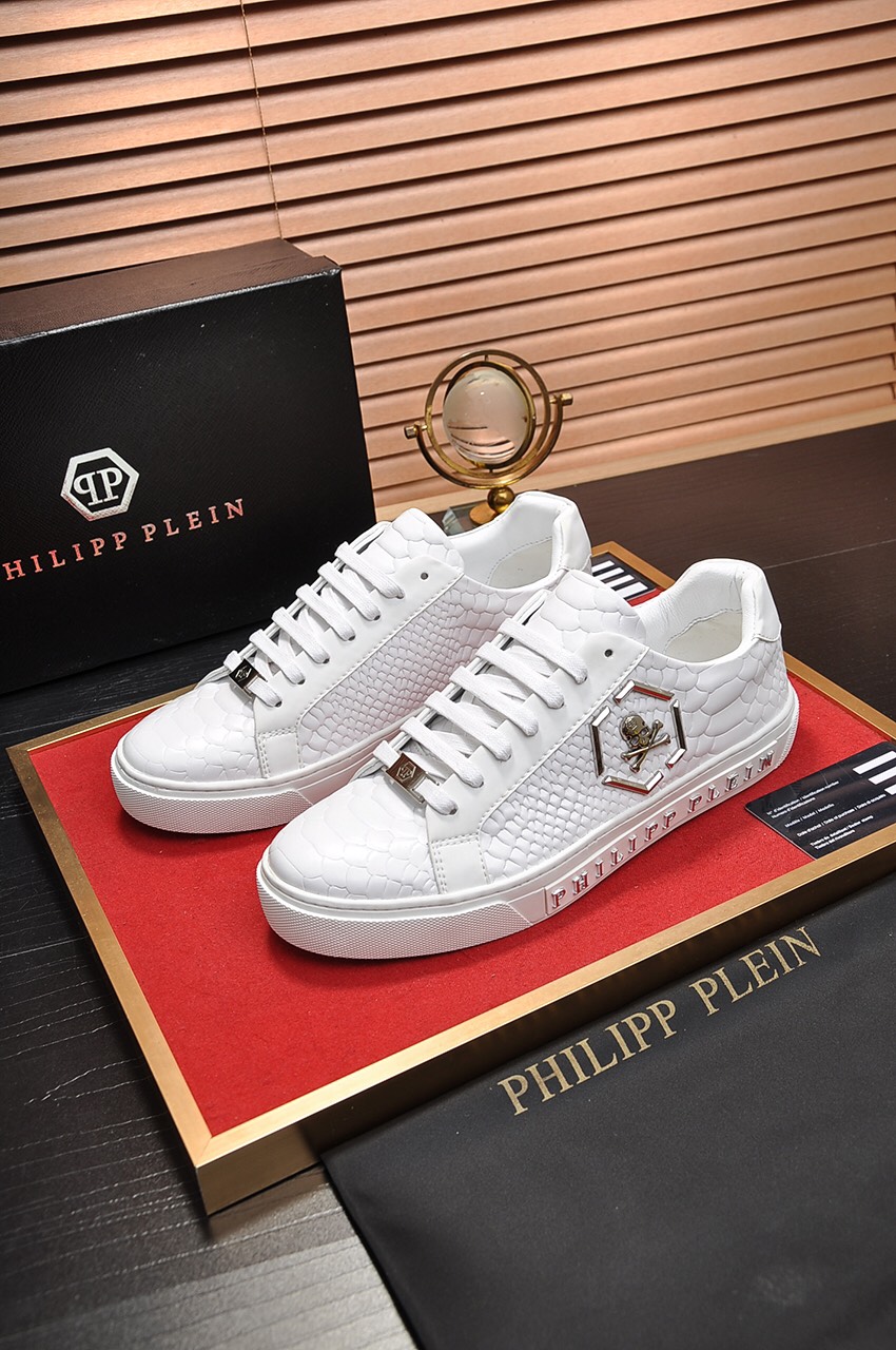 Philipp Plein Low Top Sneakers 15 - vstockx