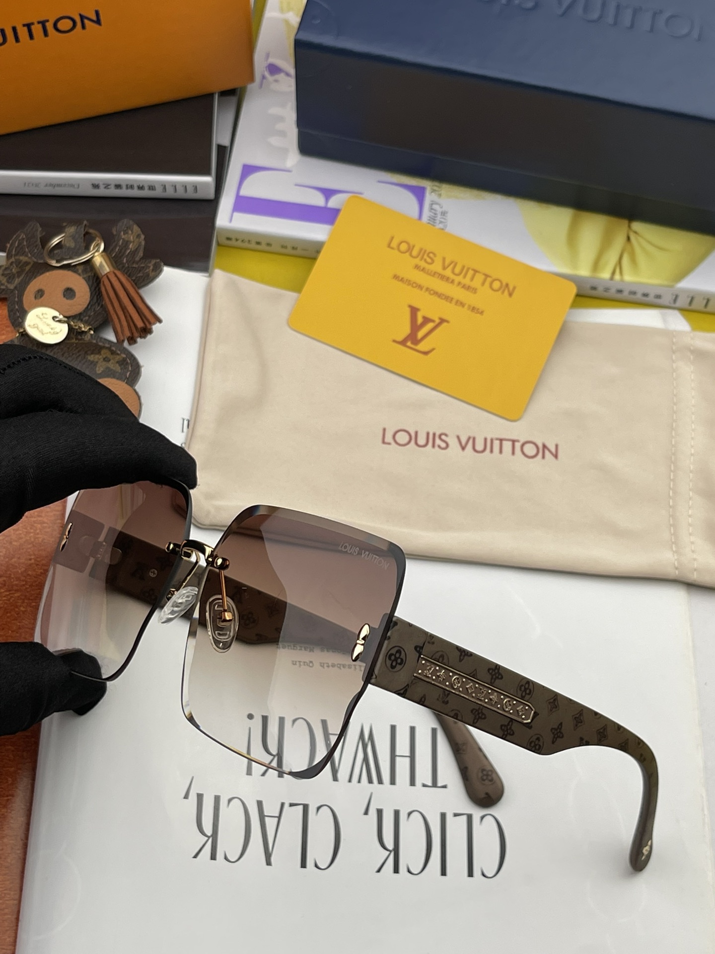 Sunglasses Louis Vuitton L1022 - vstockx