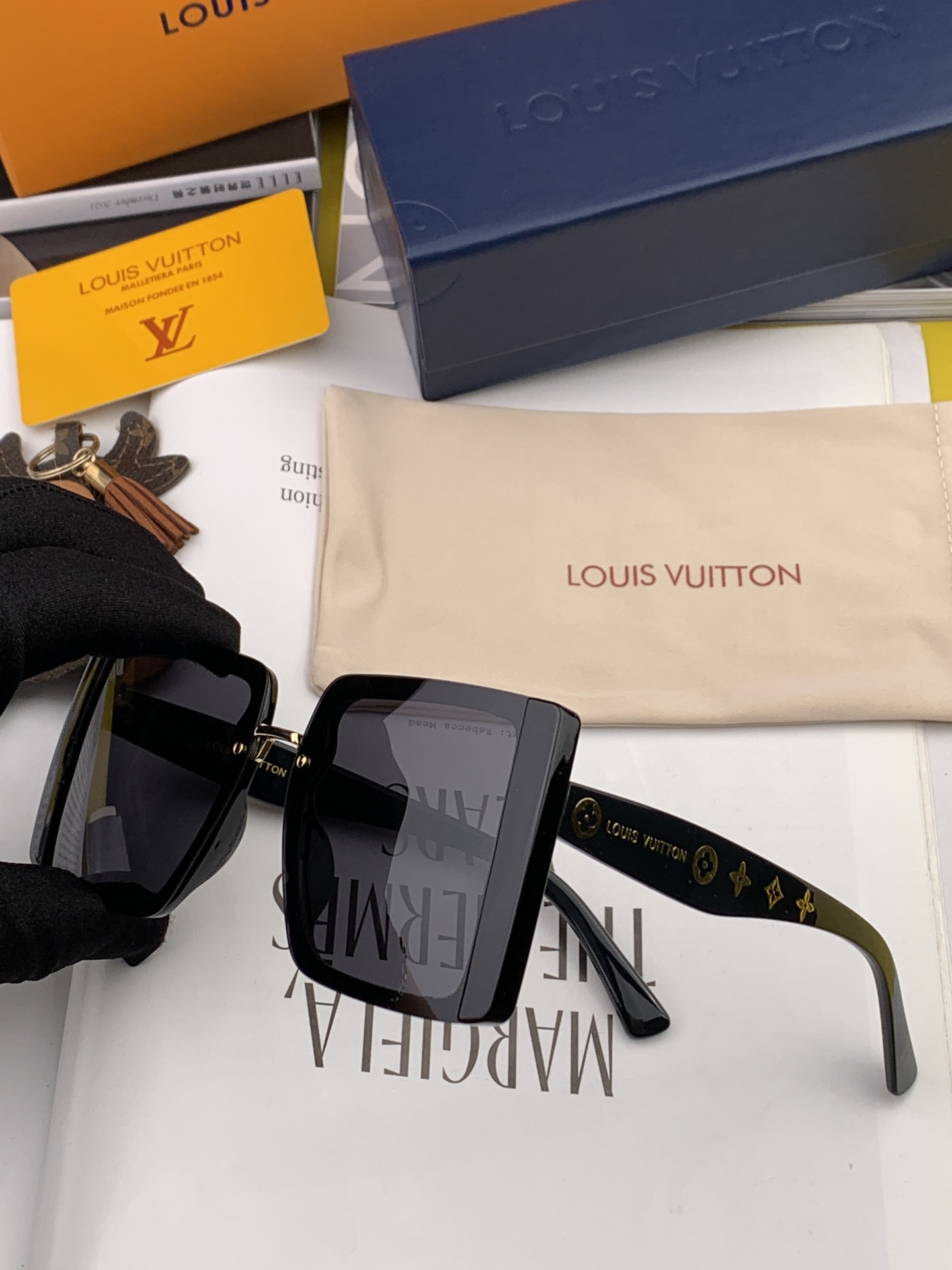 Sunglasses Louis Vuitton L07702 - vstockx
