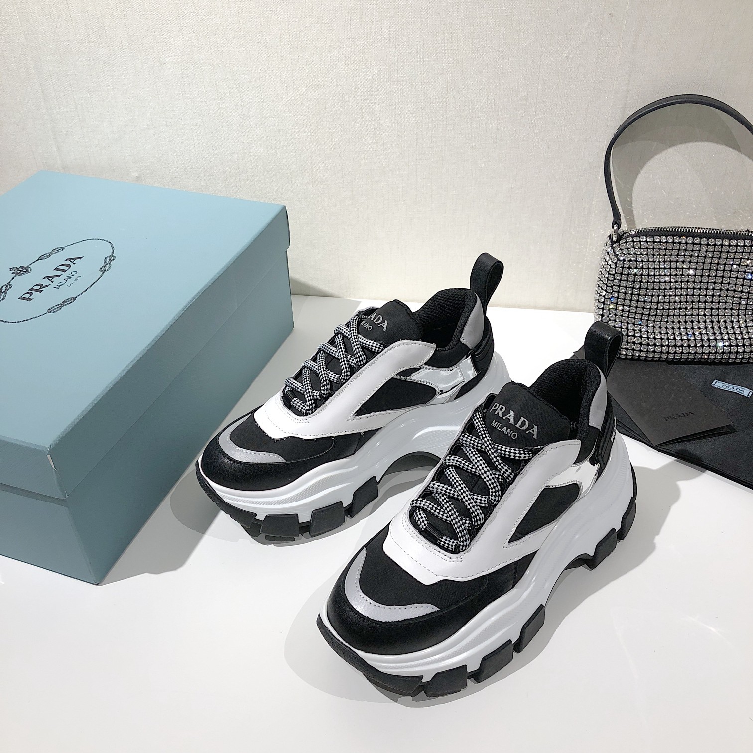 Prada Low Top sneaker 53 - vstockx