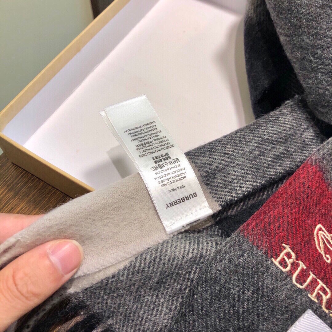 Streetwear Scarf Burberry 329071 size:180*35cm - vstockx