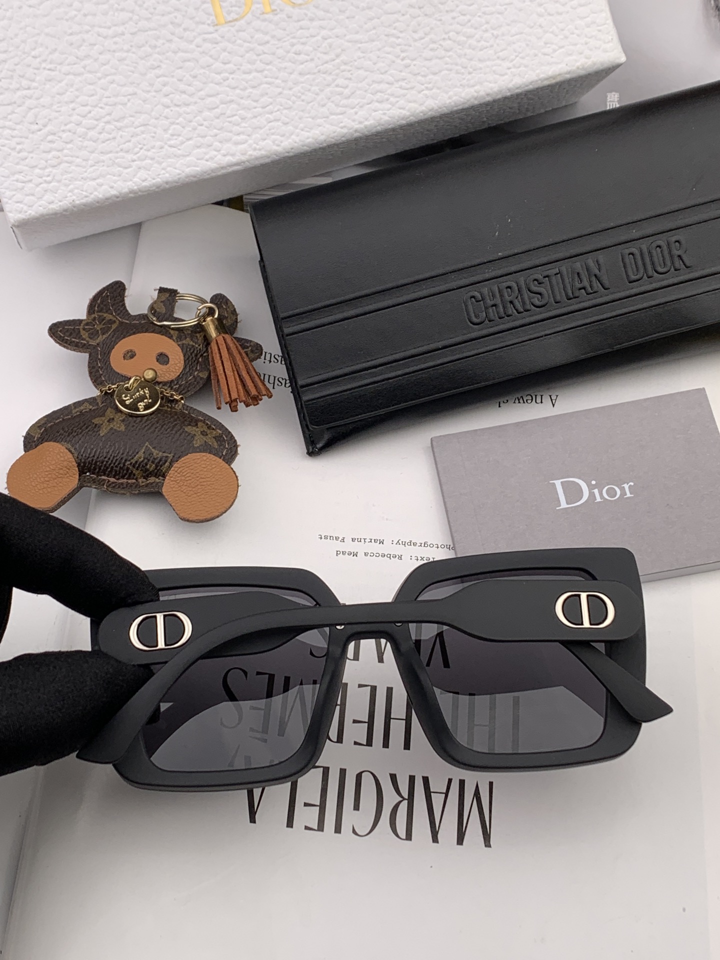 sunglasses Dior D6227 - vstockx