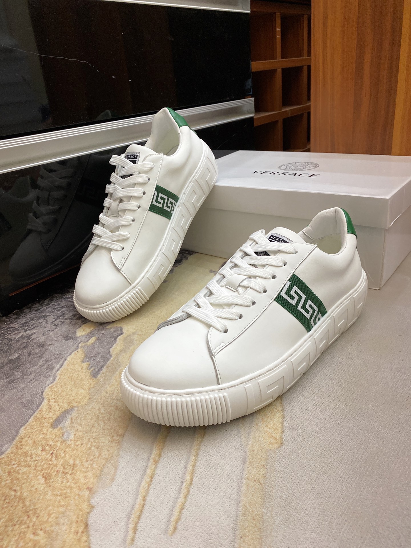 Versace Greca Sneaker 22 - vstockx