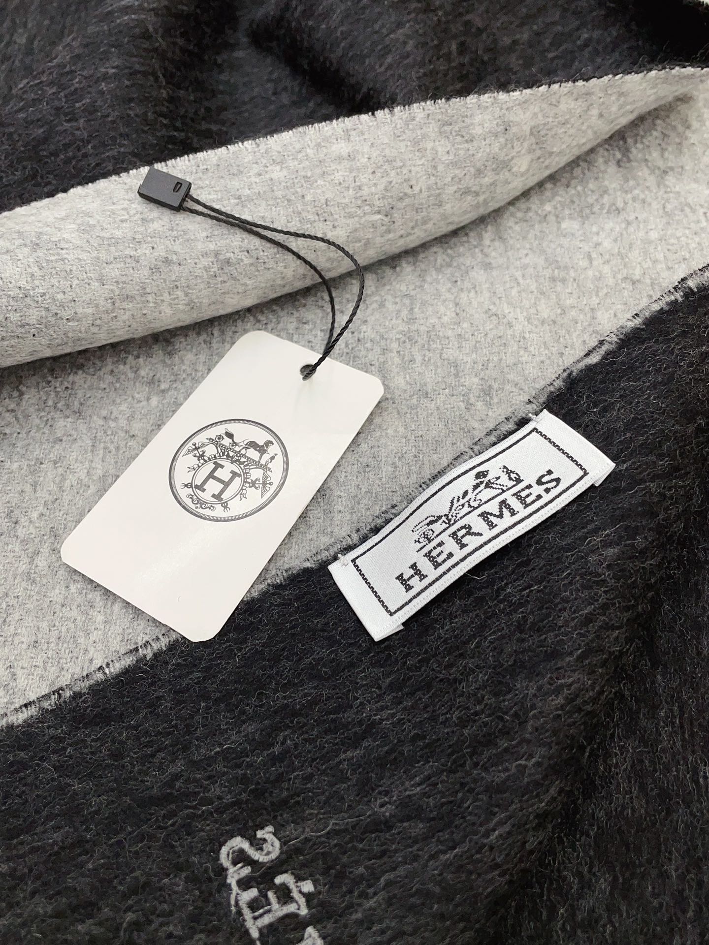 Streetwear Scarf Hermes 328853 SIZE:90cm*90cm - vstockx