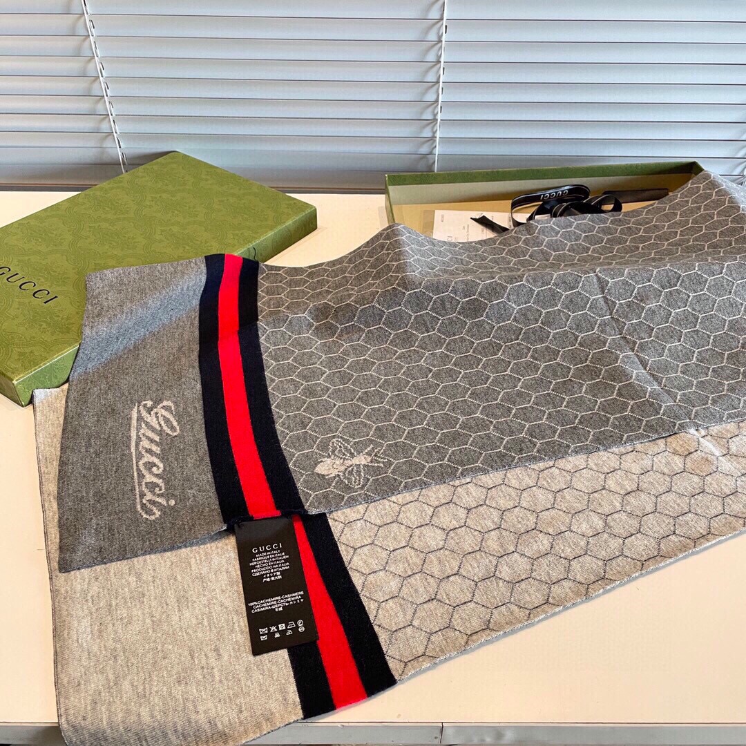 Streetwear Scarf GUCCI 329068 size:32*180cm - vstockx