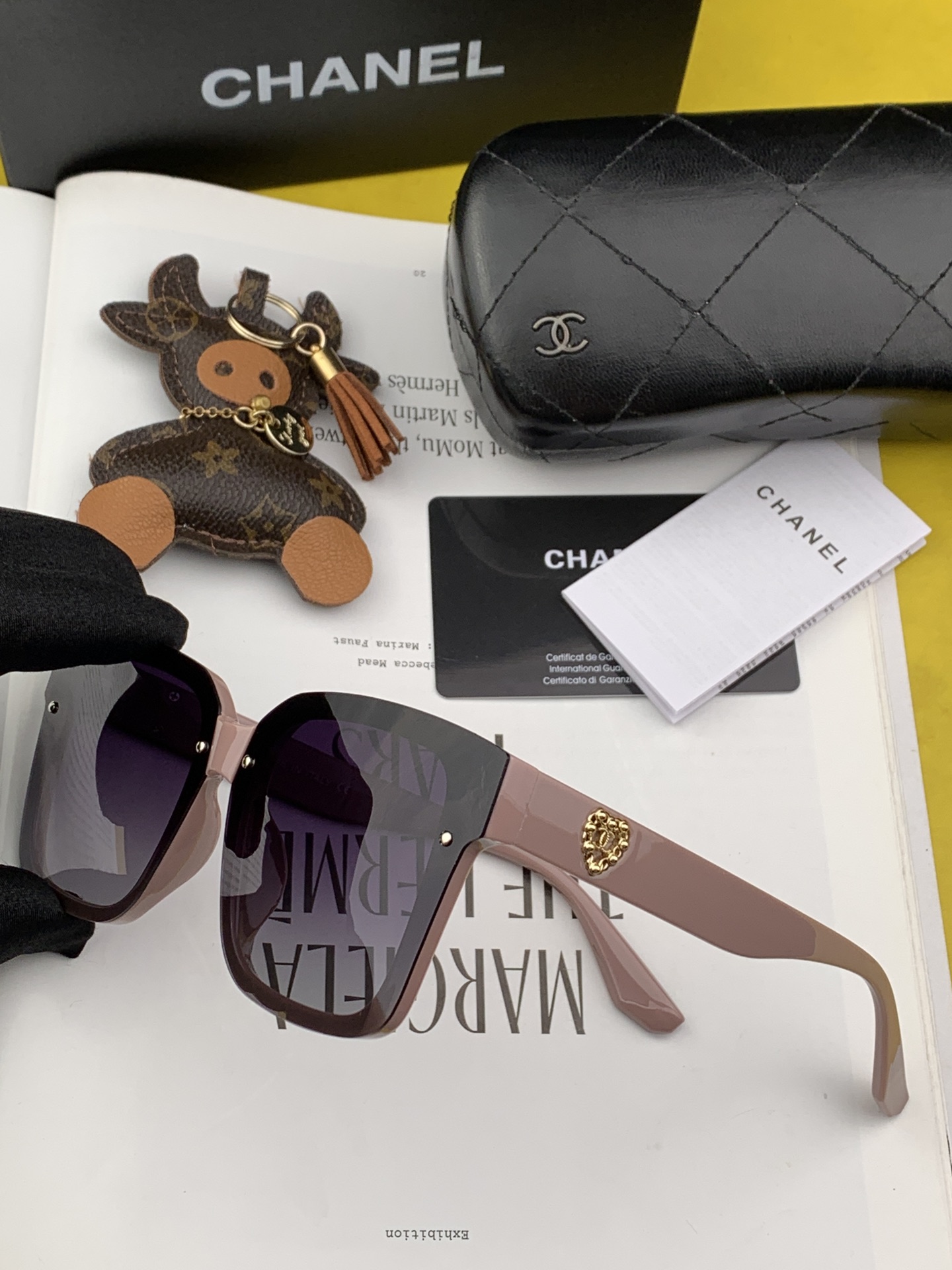 Sunglasses Chanel CH1244 - vstockx