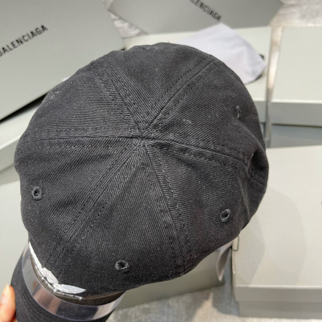 Streetwear Hat & Scarf Balenciaga 6 - vstockx