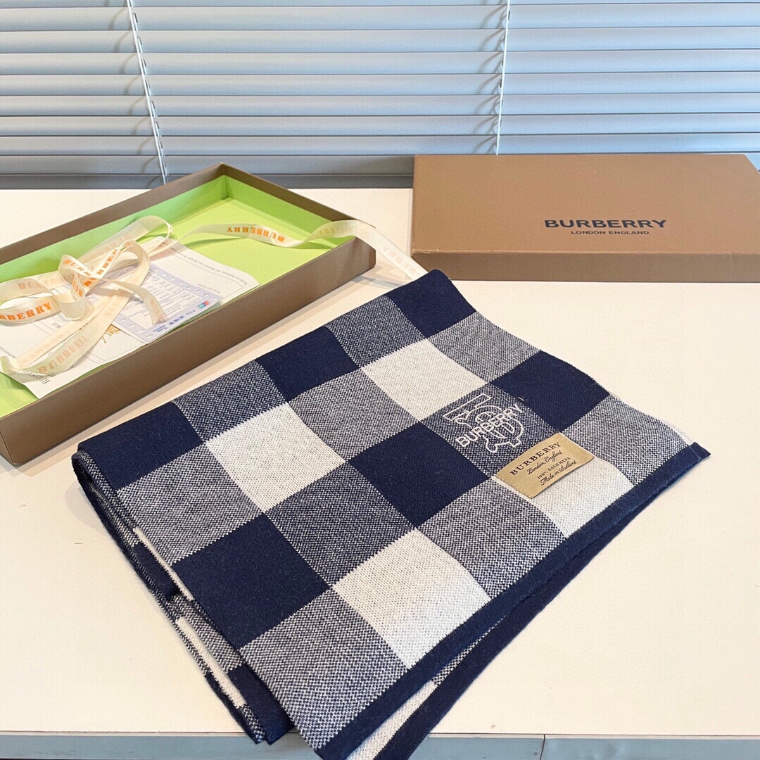 Streetwear Scarf BURBERRY 329077 size:180*35cm - vstockx