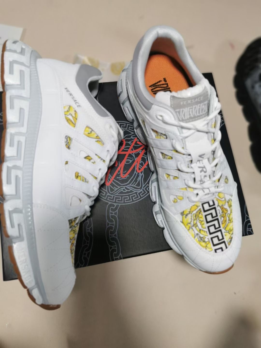 Versace Trigreca White Grey Barocco Print - vstockx