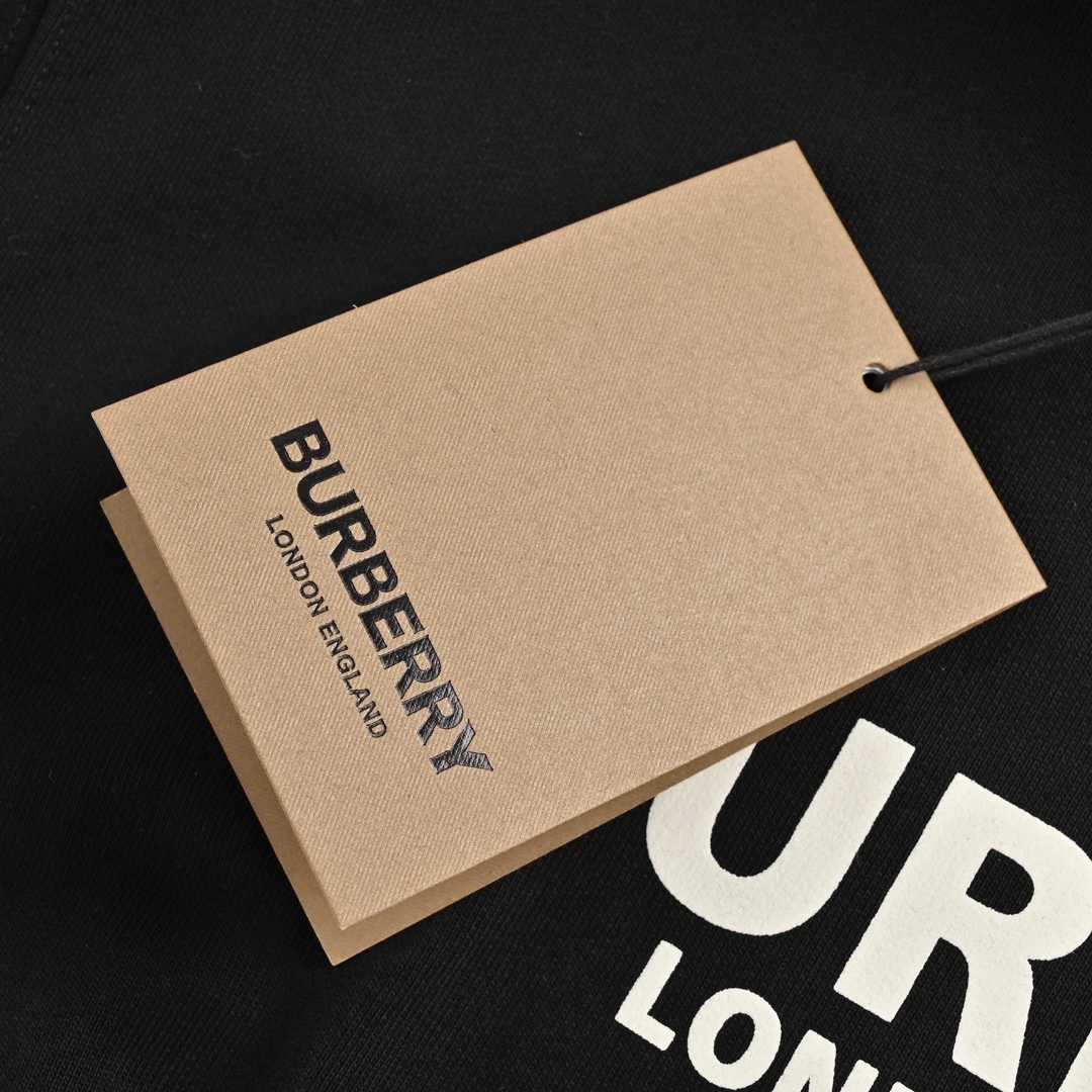 Clothes Burberry 818 - vstockx