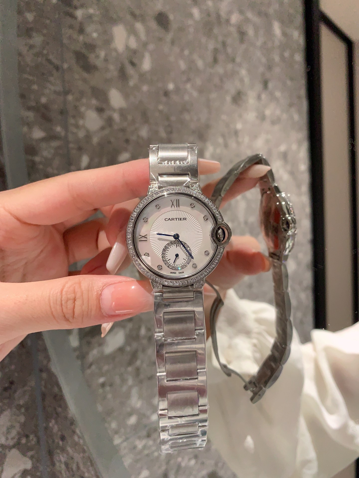 Watches Cartier 322109 size:33 mm - vstockx