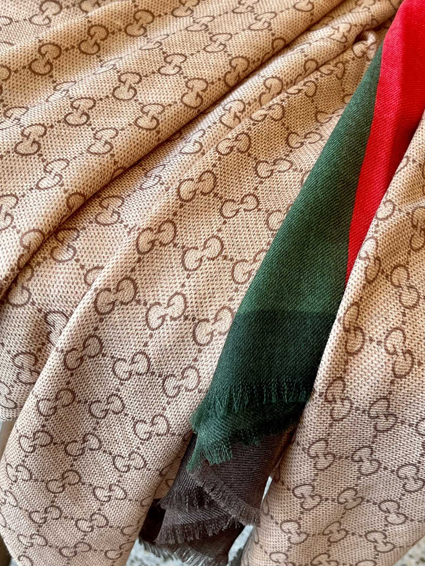 Streetwear Scarf GUCCI 328981 SIZE:110x200cm - vstockx