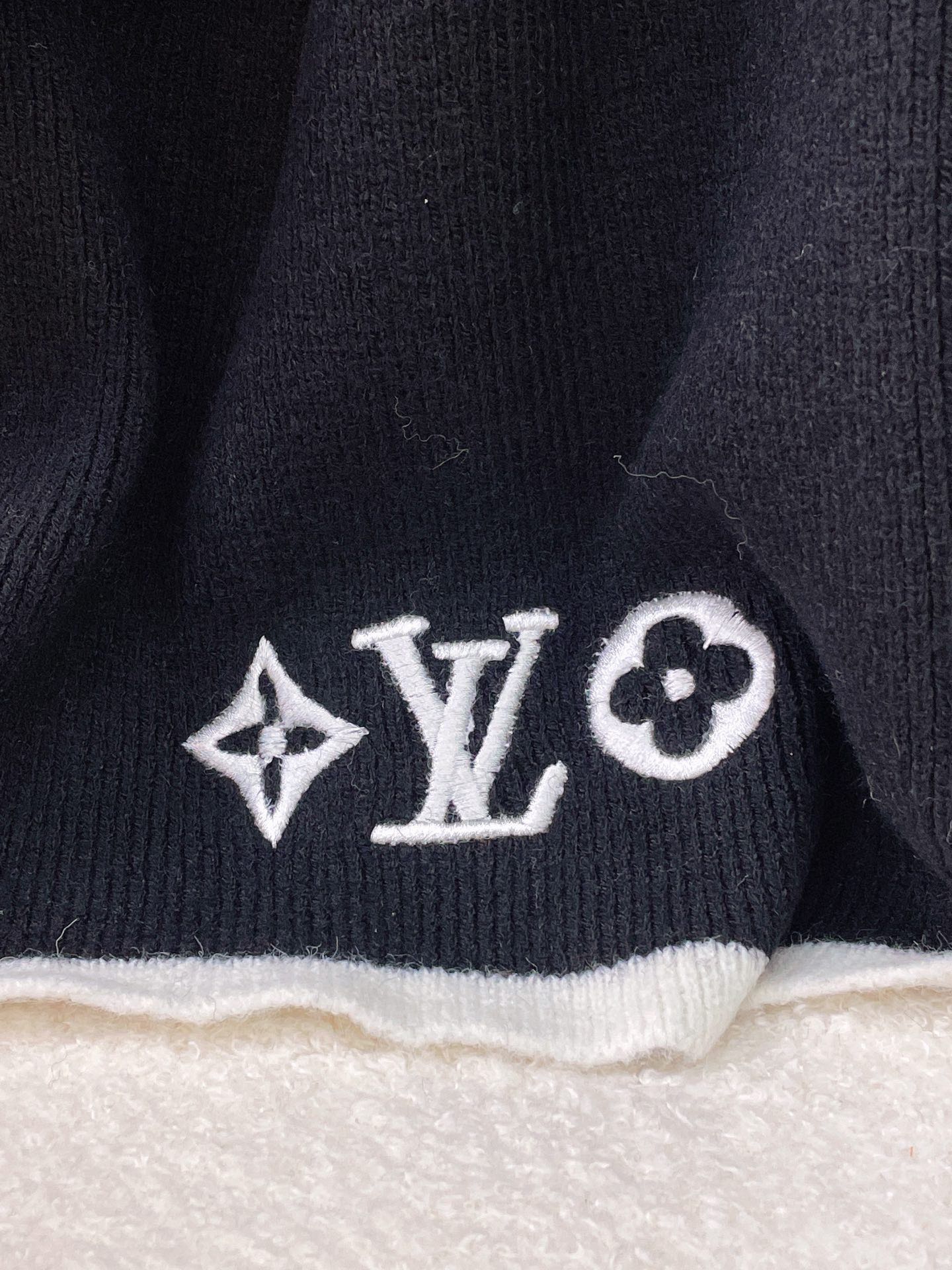 Streetwear Scarf LV 328863 SIZE:35*200cm - vstockx