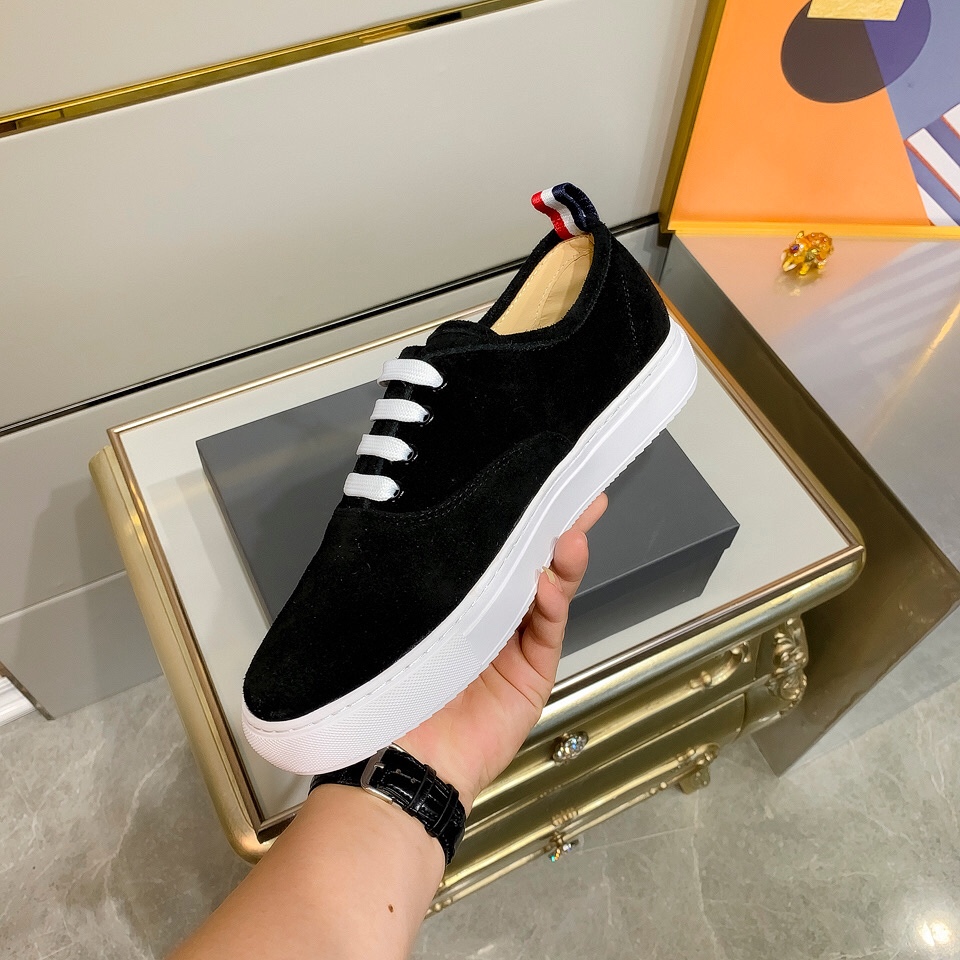 Thom Browne Low Top Sneaker 19 - vstockx