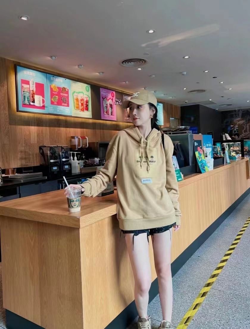 Clothes Burberry 758 - vstockx