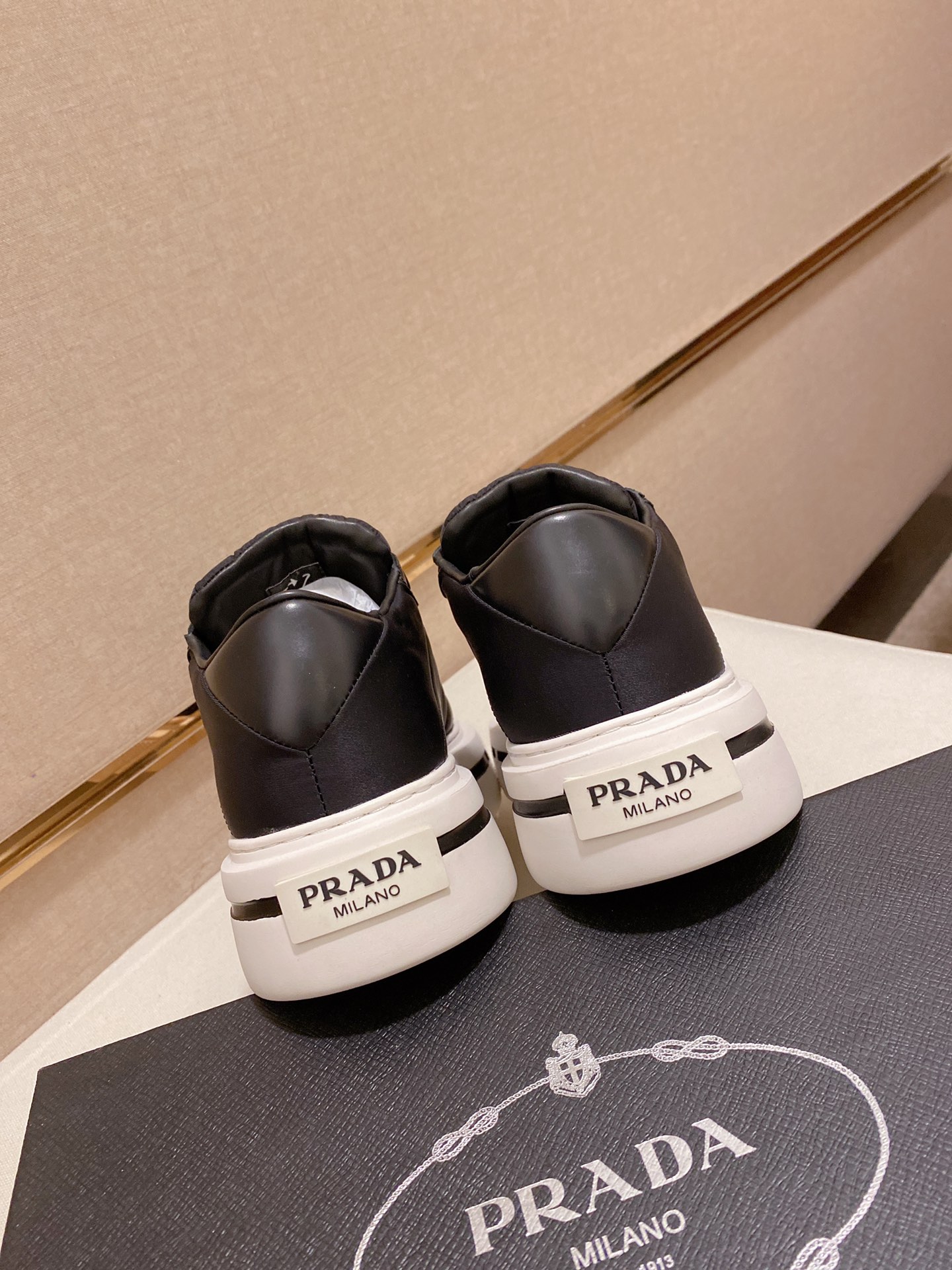 Prada Low Top sneaker 13 - vstockx