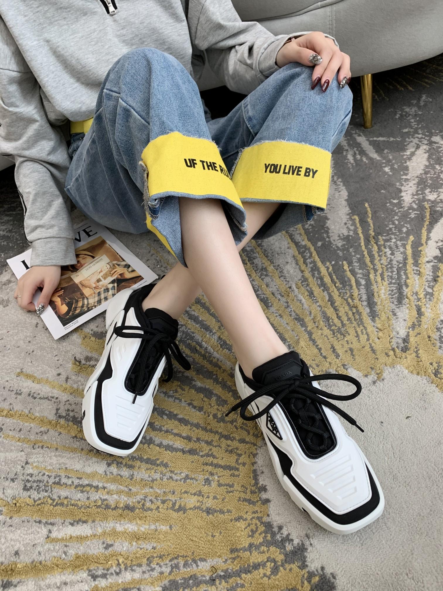 Prada Low Top sneaker 44 - vstockx