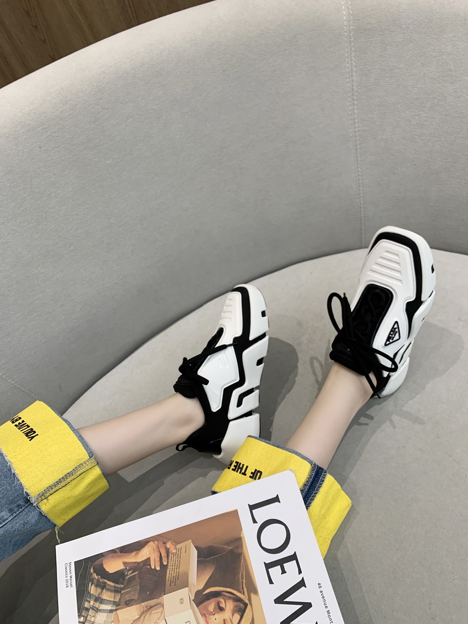 Prada Low Top sneaker 44 - vstockx