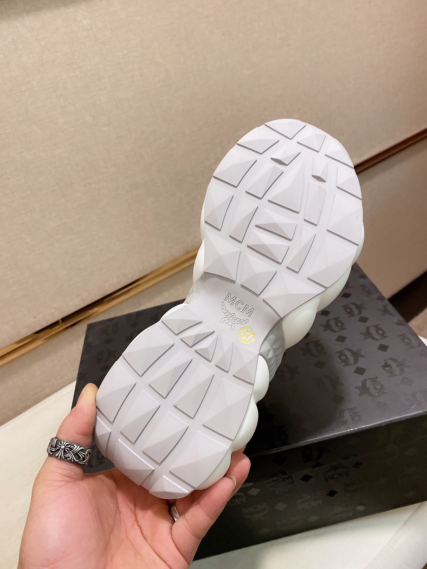 MCM Low Top Logo Lace-up Sneakers 7 - vstockx