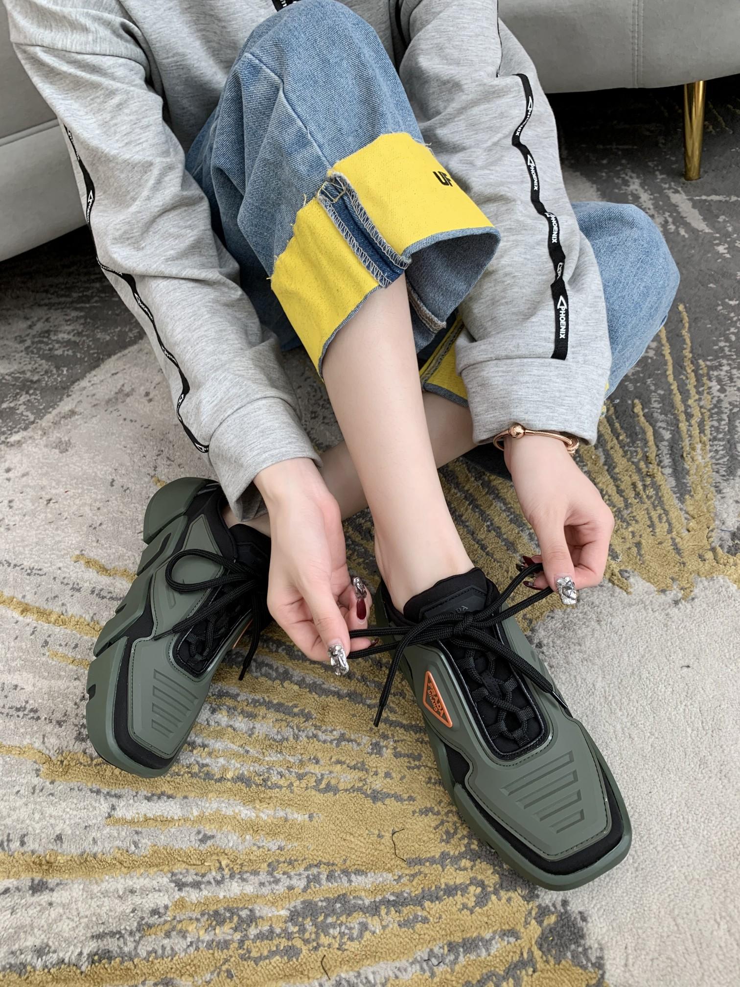 Prada Low Top sneaker 41 - vstockx