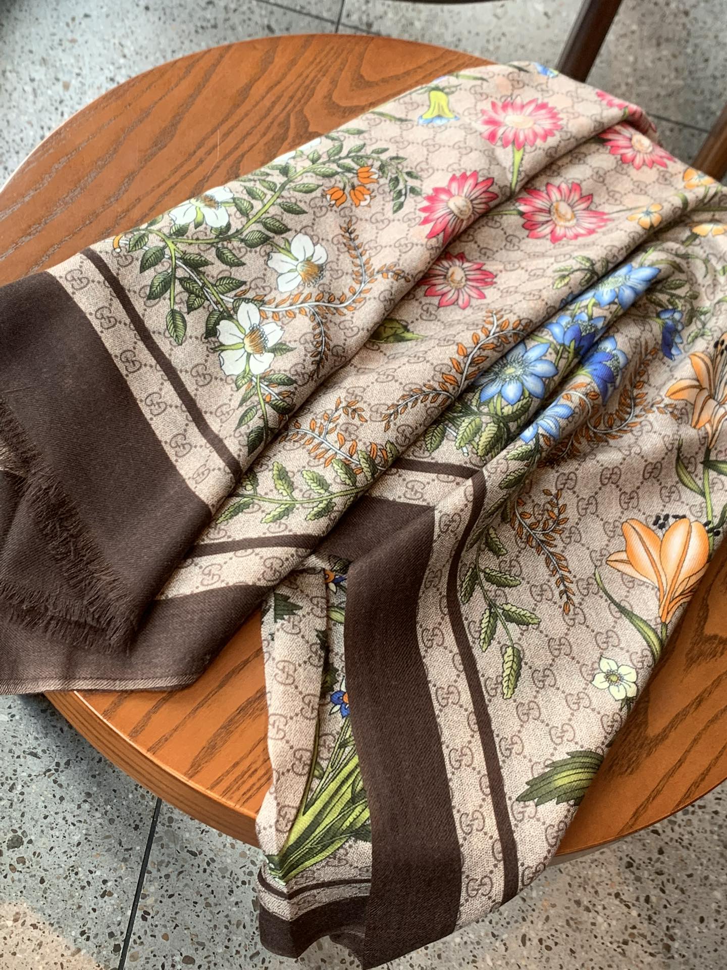 Streetwear Scarf GUCCI 328984 SIZE:110*200cm - vstockx