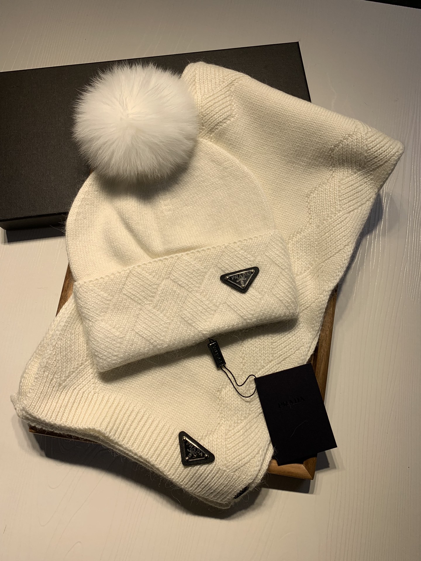 Hat & Scarf Prada 3 - vstockx