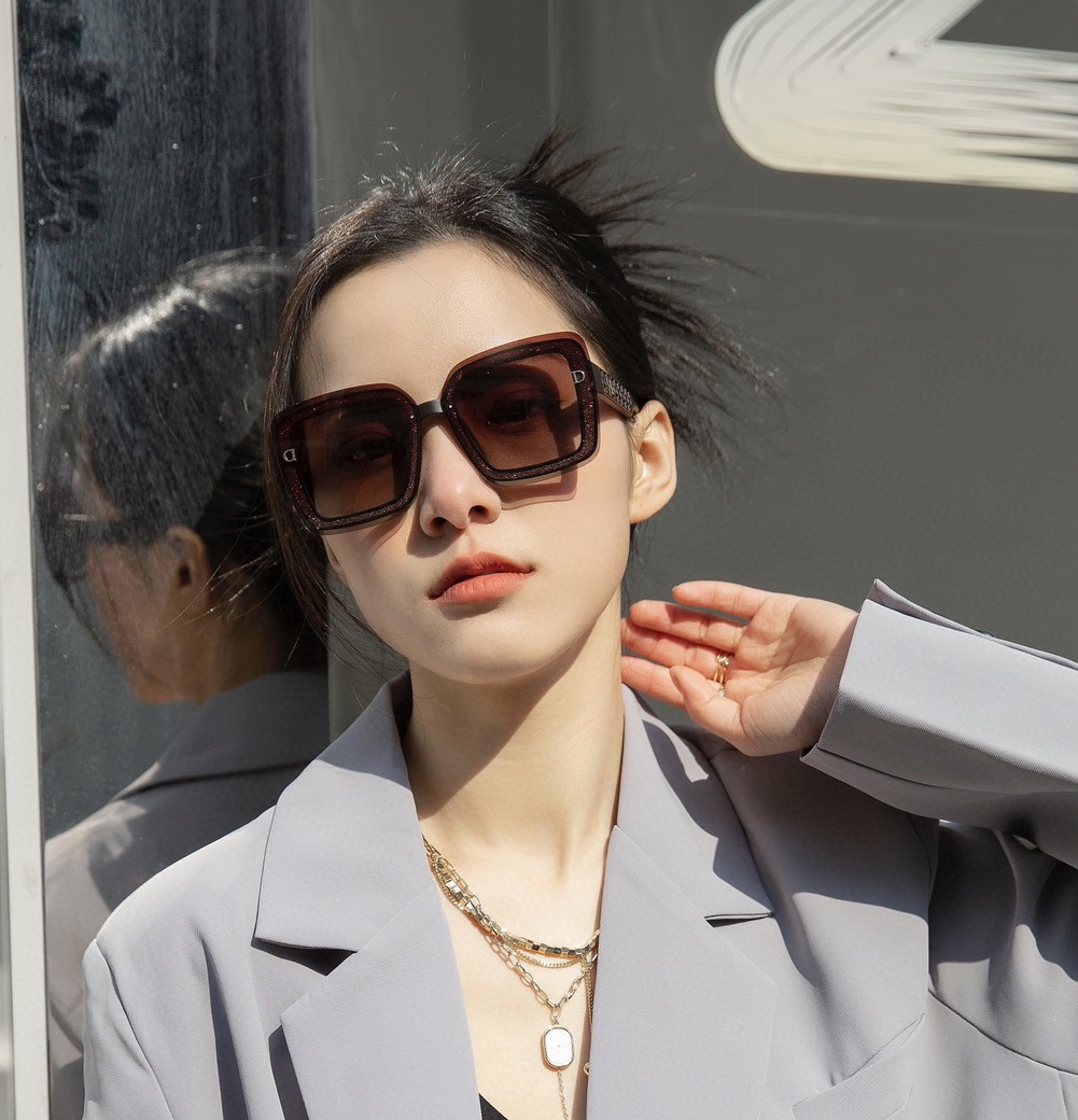 sunglasses Dior CD7029 - vstockx