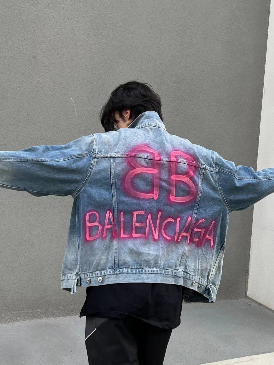 Clothes Balenciaga 135 - vstockx